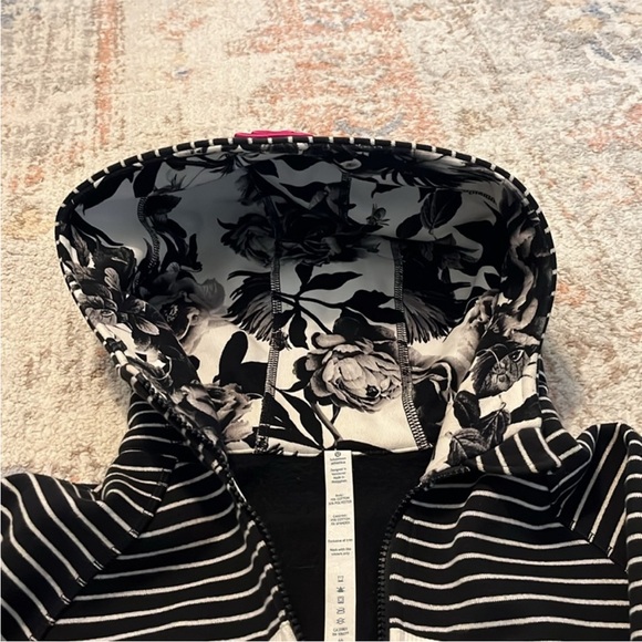 Lululemon Scuba Zip-Up Hoodie Jacket - Picture 4 of 5